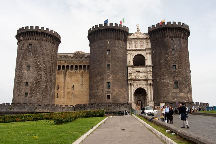 Neapel * Castel Nuovo (Italien - Herkulaneum & Neapel)