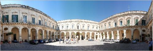 Panorama Lecce Palazzo del Governo
